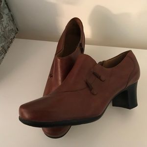 Leather Side Button Short Booties